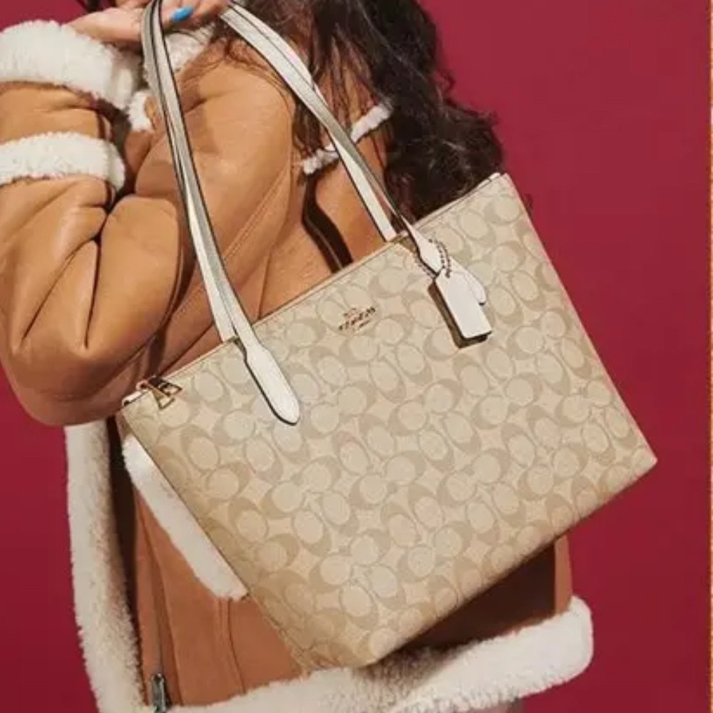COACH CITY TOTE IN SIGNATURE CANVAS CREAM & BEIGE